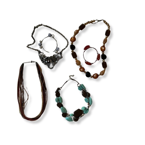 Lot of 10 Pieces of Statement Jewelry. - Picture 1 of 5